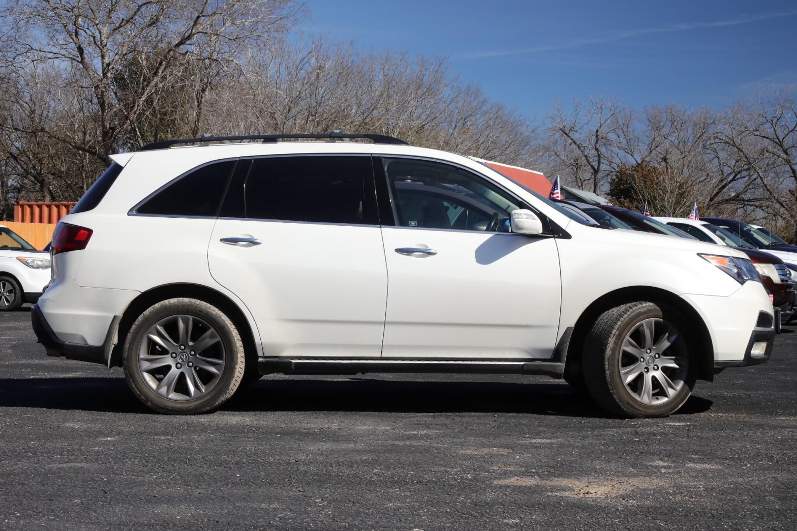 2011 WHITE ACURA MDX 6-Spd AT w/Advance Package (2HNYD2H79BH) with an 3.7L V6 SOHC 24V engine, 6-SPEED AUTOMATIC transmission, located at 420 E. Kingsbury St., Seguin, TX, 78155, (830) 401-0495, 29.581060, -97.961647 - Photo#3